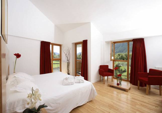 Los mejores precios en Hotel Tierra de Biescas. Relájate con los mejores precios de Huesca